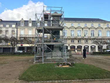 Laval. Place du 11 novembre : le monument aux morts déménage, la...